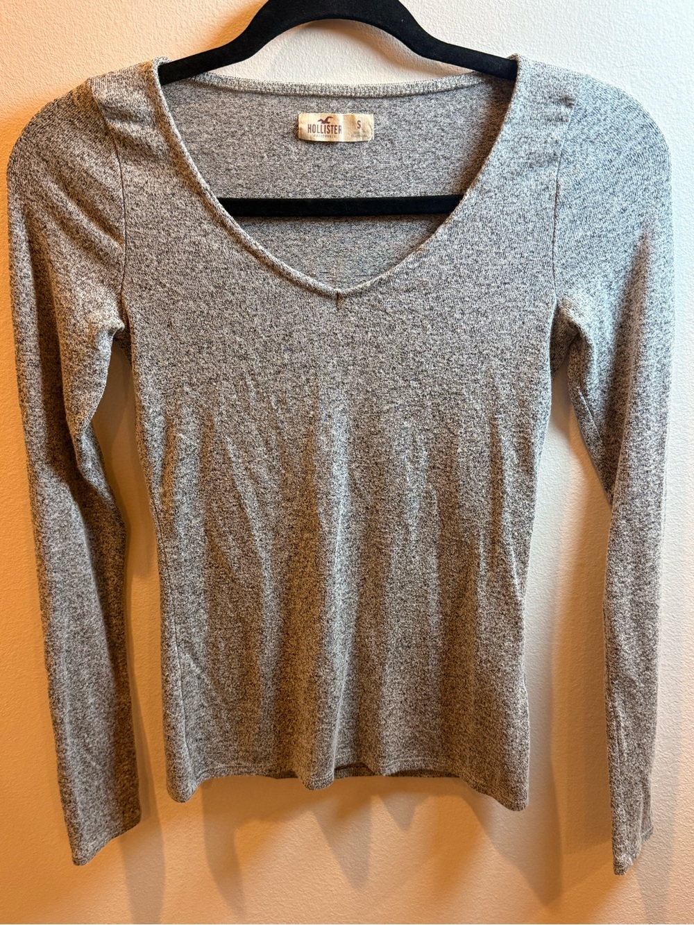 Hollister Heather Gray Long-Sleeve V-Neck Tee